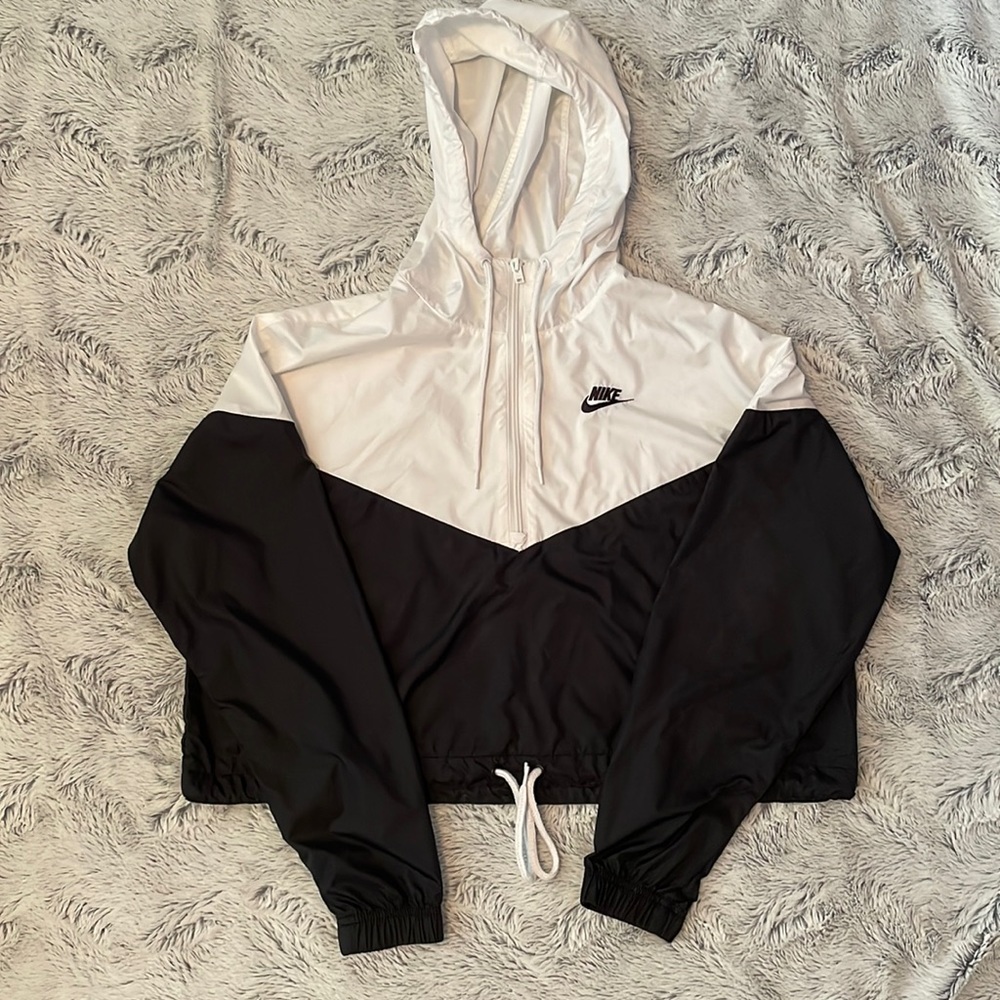 Nike black and white cropped windbreaker